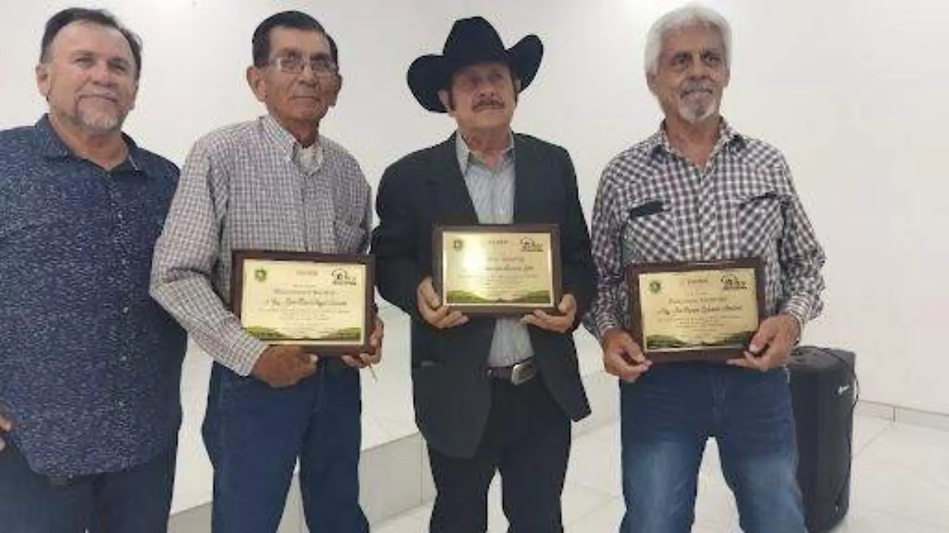 La comunidad agrícola y agrónoma rindieron homenaje a tres de sus integrantes